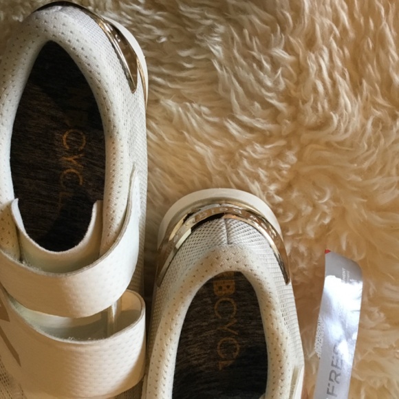 New Balance shoes - Picture 4 of 4